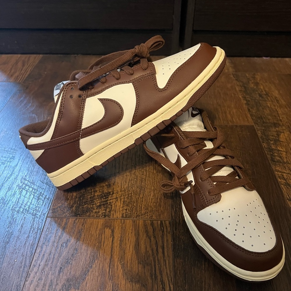 Nike dunk low women’s size 9- never worn. New without tags